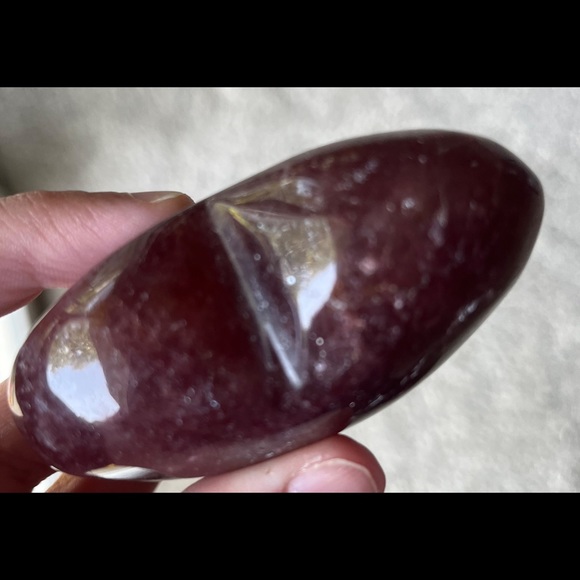 Tanzberry Quartz Polished Heart Carving - Picture 14 of 15